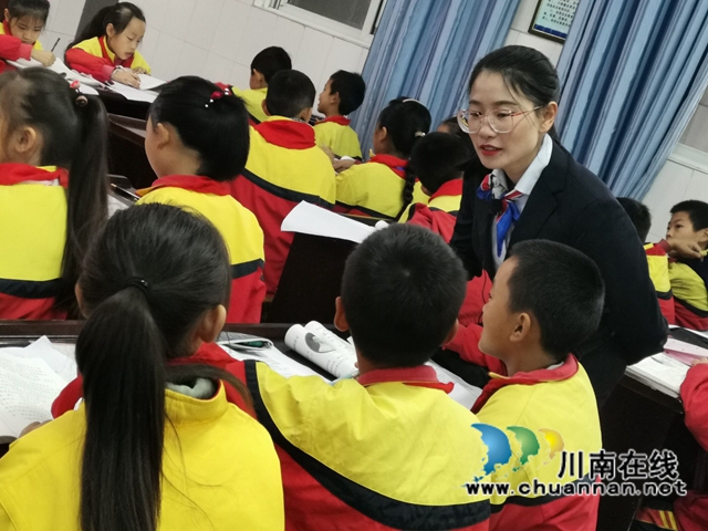 泸县百和镇举办第二届“鹿溪杯”语文优质课竞赛(图3)