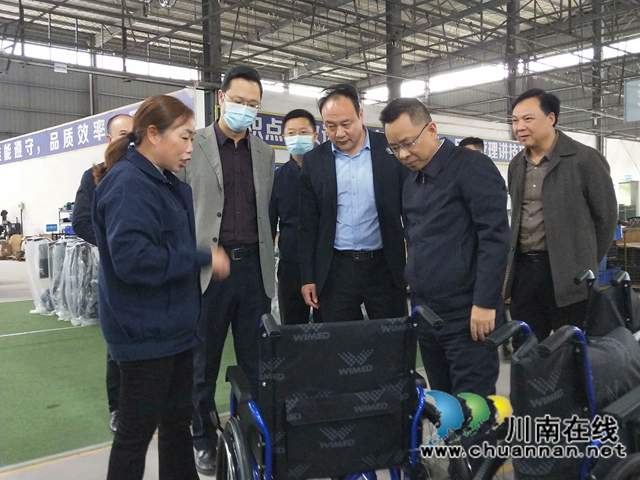 省人社厅副厅长黄晓东到泸县走访调研企业慰问受灾农民工(图2)