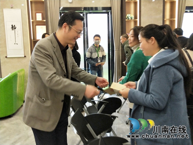 省人社厅副厅长黄晓东到泸县走访调研企业慰问受灾农民工(图5)