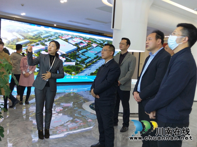 省人社厅副厅长黄晓东到泸县走访调研企业慰问受灾农民工(图3)