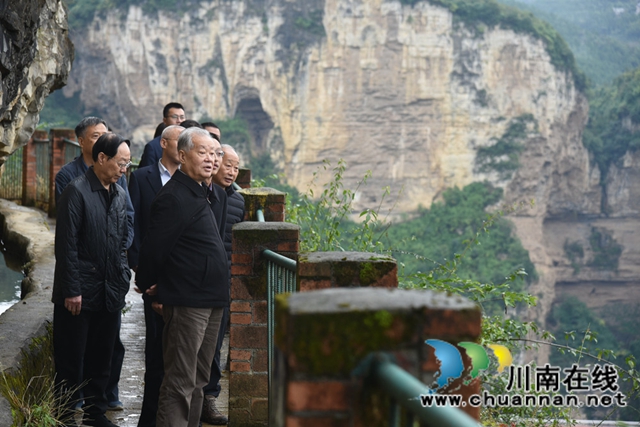 四川省关工委执行主任张中伟莅临叙永调研(图1)