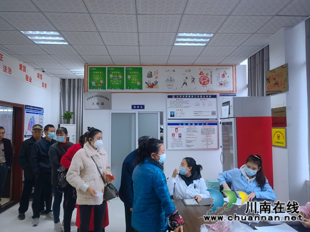 龙马潭区红星街道龙桥子社区联合红星卫生院开展“携手家庭医生 共筑健康生活”全民预防保健免费体检进社区活动(图3)