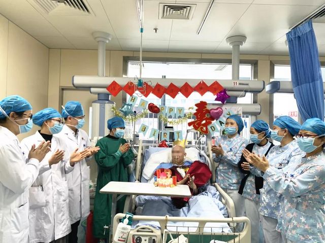 ICU里传出歌声，原来他们“密谋”已久(图1)