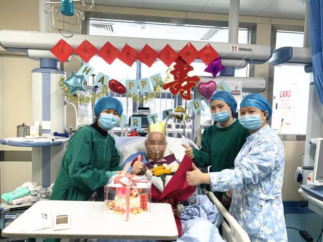 ICU里传出歌声，原来他们“密谋”已久(图2)