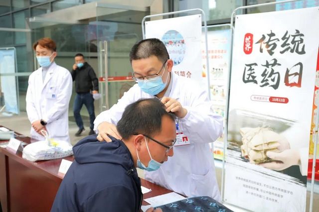 【我为群众办实事】中医药传承志愿者在行动,心系百姓健康!(图2) 【我为群众办实事】中医药传承志愿者在行动,心系百姓健康!(图2)