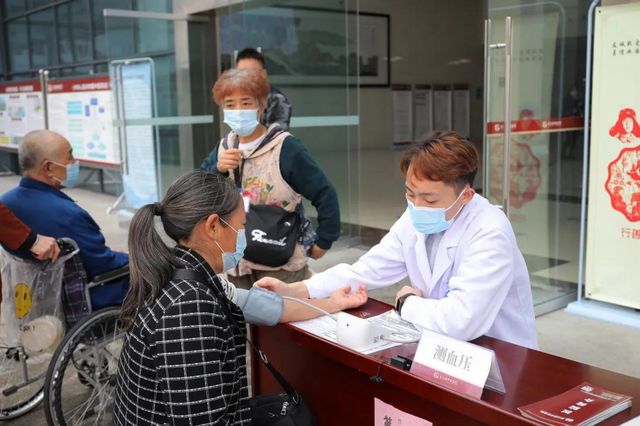 【我为群众办实事】中医药传承志愿者在行动,心系百姓健康!(图6) 【我为群众办实事】中医药传承志愿者在行动,心系百姓健康!(图6)