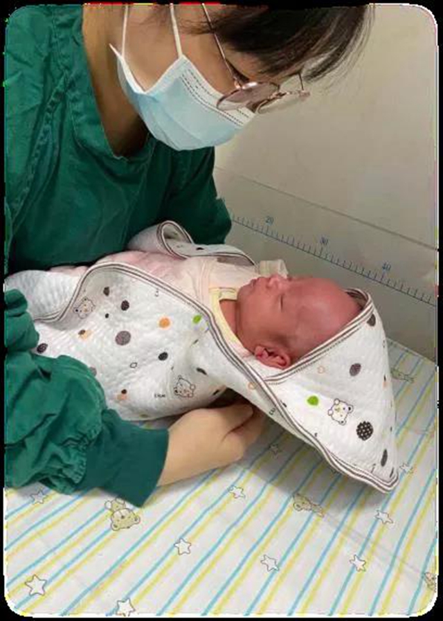 【围观】出生时仅2斤，又一“巴掌宝宝”闯关成功(图6)