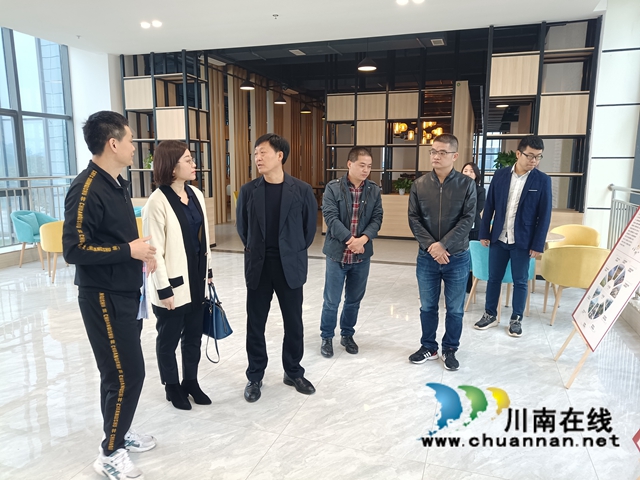 朱大清率队调研泸县园区统战工作(图1) 朱大清率队调研泸县园区统战工作(图1)