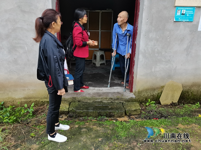 泸县云龙镇：扎实做好低保入户调查，确保困难群众应保尽保(图1)