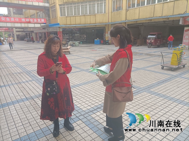 龙马潭区小市街道回龙湾社区深化垃圾分类宣传活动(图2) 龙马潭区小市街道回龙湾社区深化垃圾分类宣传活动(图2)