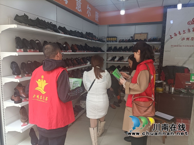 龙马潭区小市街道回龙湾社区深化垃圾分类宣传活动(图1) 龙马潭区小市街道回龙湾社区深化垃圾分类宣传活动(图1)