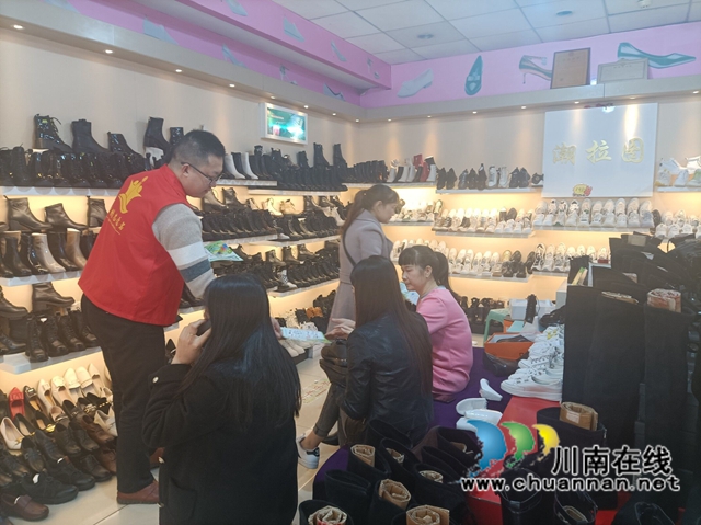 龙马潭区小市街道回龙湾社区深化垃圾分类宣传活动(图4) 龙马潭区小市街道回龙湾社区深化垃圾分类宣传活动(图4)