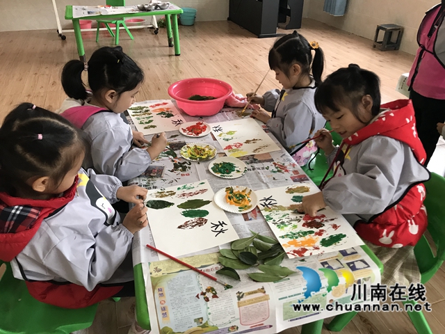 泸县百和镇中心幼儿园五通分园开展“有趣的拓印画”主题活动(图2)