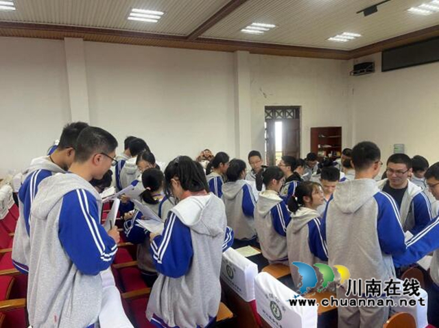 群英荟萃！合江县张洪英英语工作室第二次研修活动在合江中学顺利开展(图1)