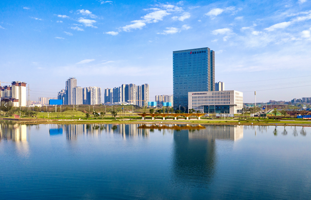 泸州高新区：科技驱动绿色发展，争创产城融合示范园区(图1)