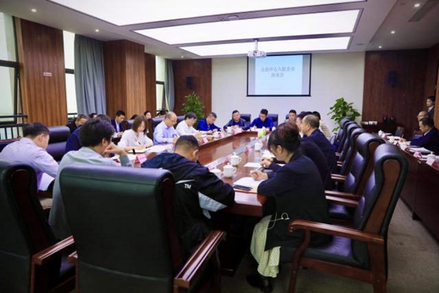 泸州高新区开展众创中心入驻企业座谈会(图1)