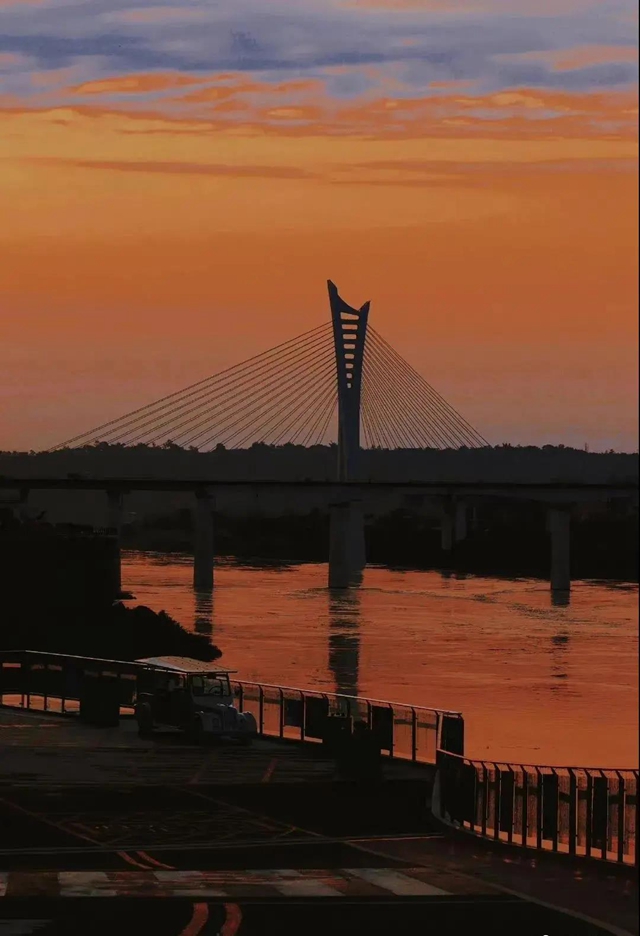 红橙黄绿青蓝紫,这样的七彩泸州美爆啦!(图6) 红橙黄绿青蓝紫,这样的七彩泸州美爆啦!(图6)