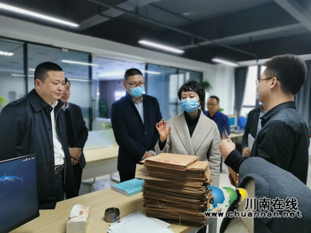 四川省网络市场监管厅级联席会议联合调研组莅临泸州调研“2021网剑行动”(图2)