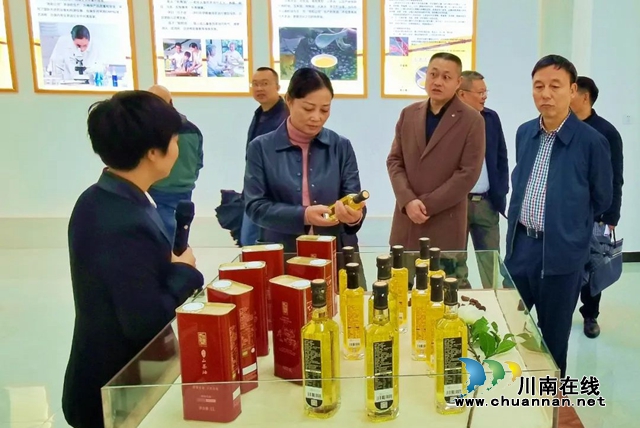 九三学社泸州市委主委罗素平率队调研四川乌蒙山雨阳油茶科技有限公司(图2)