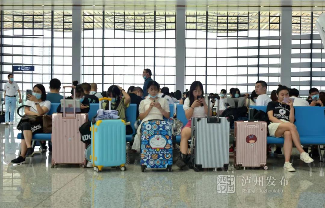 10月31日起,泸州至成都将新增两对高峰线列车!(图5) 10月31日起,泸州至成都将新增两对高峰线列车!(图5)