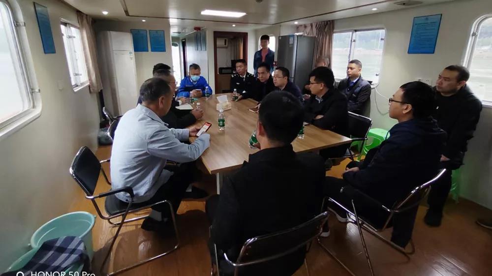 泸州市开展打击河道非法采砂非法捕捞综合执法巡查(图1) 泸州市开展打击河道非法采砂非法捕捞综合执法巡查(图1)