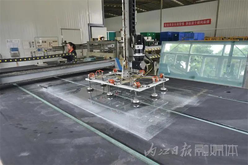 想不到吧！全国1/5的“车耳朵”都是内江造