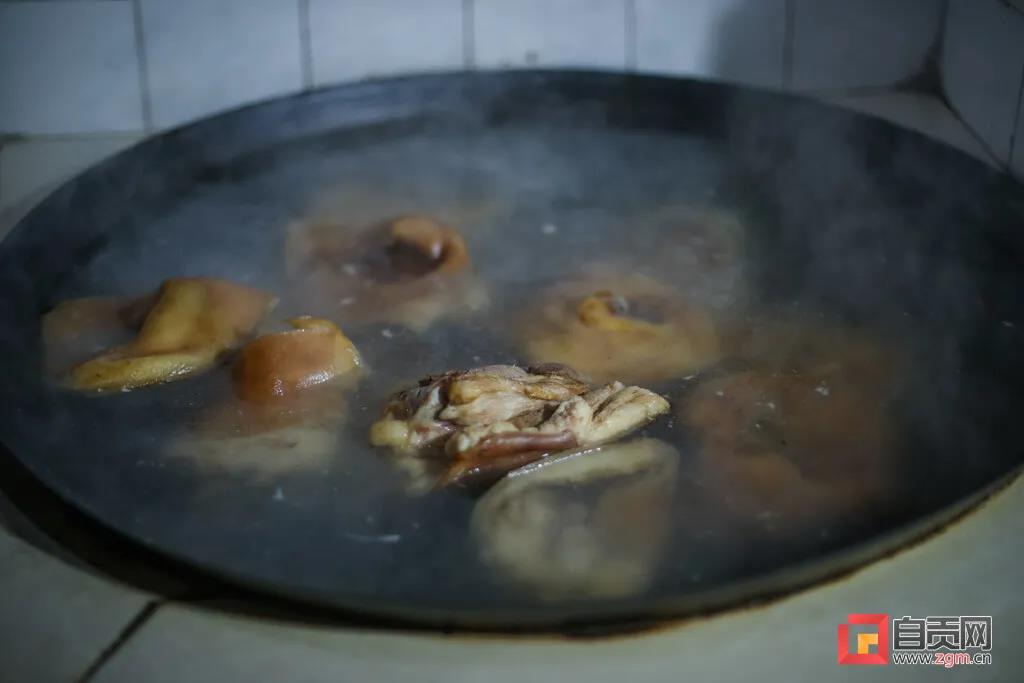 这应该是自贡人饭桌上“最硬”的一道菜！(图3)