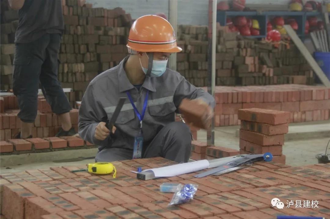 泸县建校获批四川住房城乡建设领域施工现场专业人员职业培训机构(图2) 泸县建校获批四川住房城乡建设领域施工现场专业人员职业培训机构(图2)