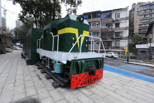 长明路灯、1966电话亭、东锅专线列车…自贡“山城巷”带你回到过去(图4) 长明路灯、1966电话亭、东锅专线列车…自贡“山城巷”带你回到过去(图4)