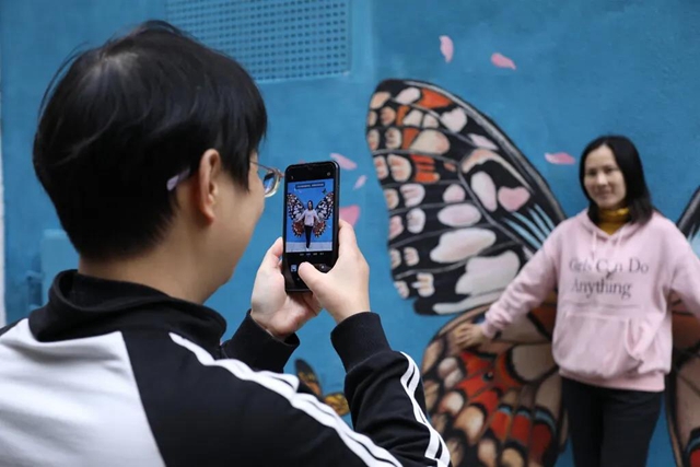 长明路灯、1966电话亭、东锅专线列车…自贡“山城巷”带你回到过去(图3) 长明路灯、1966电话亭、东锅专线列车…自贡“山城巷”带你回到过去(图3)