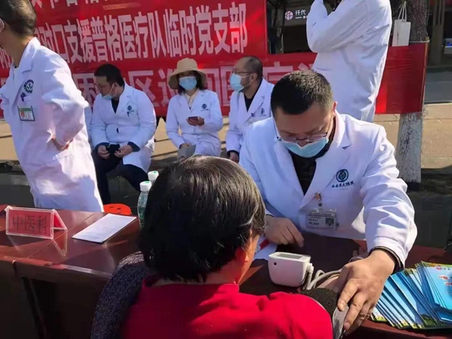 看病不再翻越3000米高山 彝乡百姓说:西南医大附院医生,瓦吉瓦!(图6) 看病不再翻越3000米高山 彝乡百姓说:西南医大附院医生,瓦吉瓦!(图6)