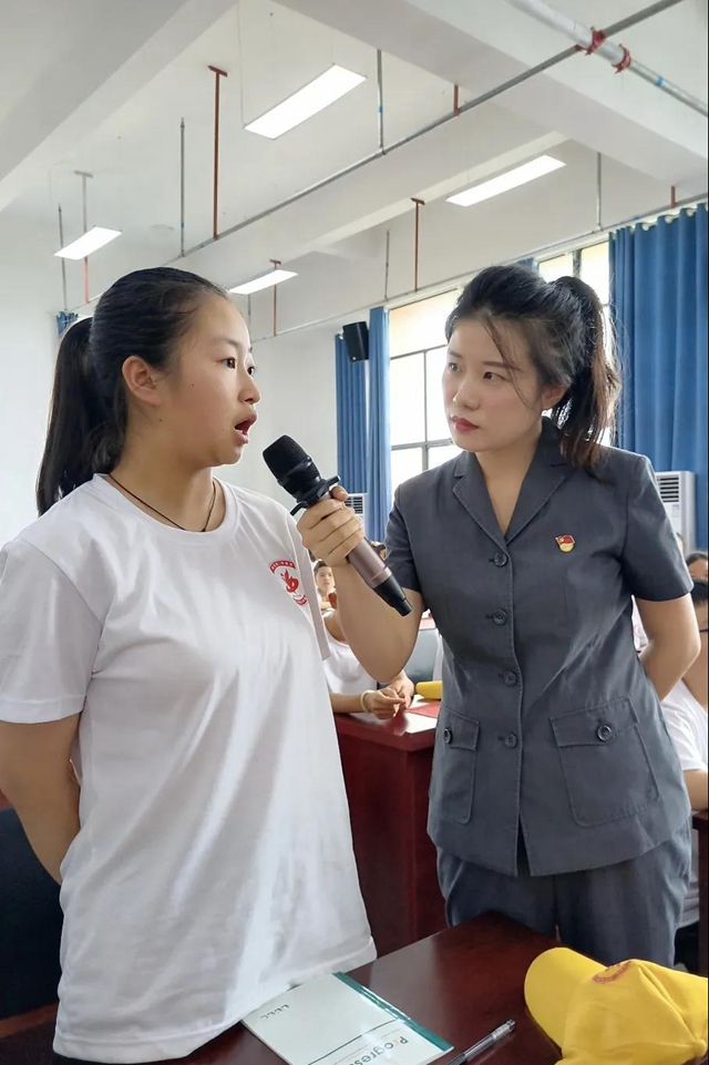 江阳法院小姐姐化身“法治副校长” ，让法治阳光洒满校园(图4)