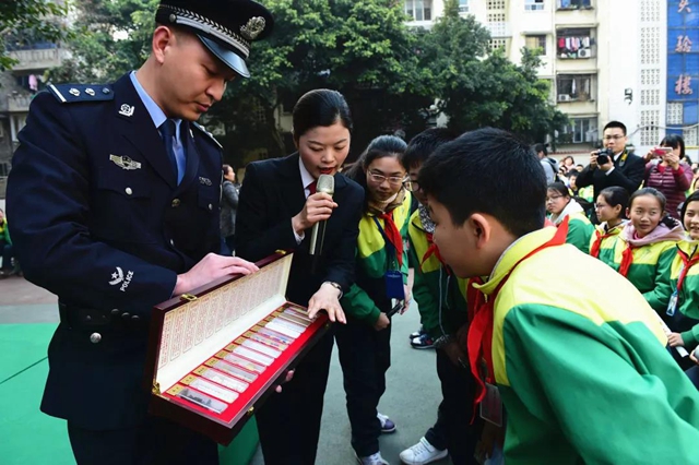 江阳法院小姐姐化身“法治副校长” ，让法治阳光洒满校园(图5)