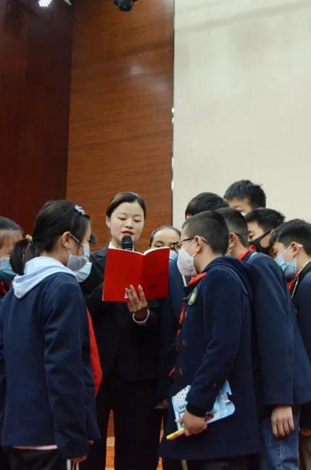 江阳法院小姐姐化身“法治副校长” ，让法治阳光洒满校园(图8)