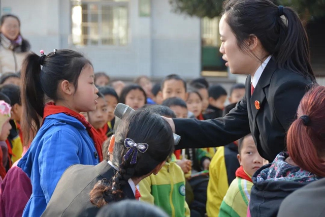 江阳法院小姐姐化身“法治副校长” ，让法治阳光洒满校园(图10)