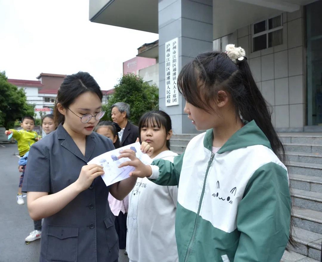 江阳法院小姐姐化身“法治副校长” ，让法治阳光洒满校园(图14)