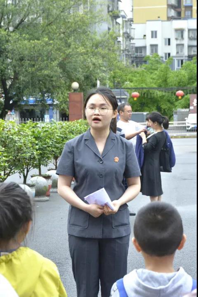 江阳法院小姐姐化身“法治副校长” ，让法治阳光洒满校园(图16)