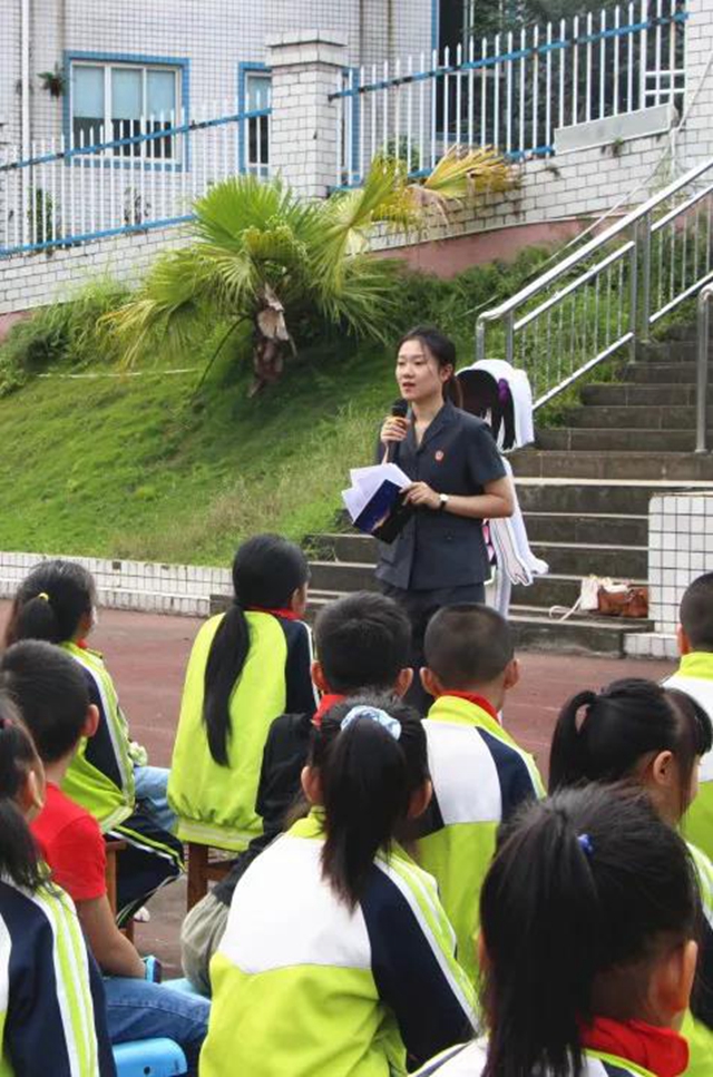 江阳法院小姐姐化身“法治副校长” ，让法治阳光洒满校园(图20)