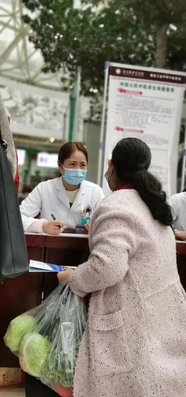 分秒“B”争，救治大脑 泸州市中医医院开展“世界卒中日”义诊科普宣传活动(图6)