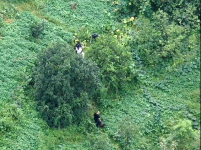 泸州警方高空拍摄秘密赌场,视频首次曝光(图3) 泸州警方高空拍摄秘密赌场,视频首次曝光(图3)