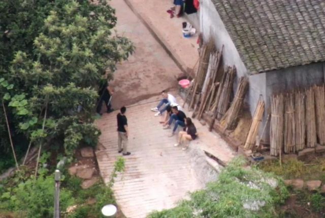 泸州警方高空拍摄秘密赌场,视频首次曝光(图7) 泸州警方高空拍摄秘密赌场,视频首次曝光(图7)