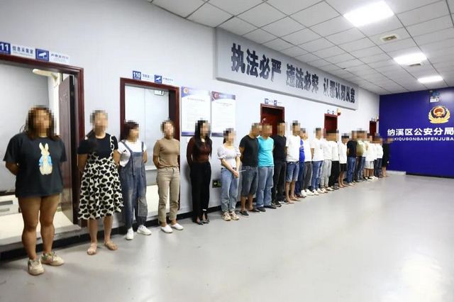 泸州警方高空拍摄秘密赌场,视频首次曝光(图8) 泸州警方高空拍摄秘密赌场,视频首次曝光(图8)