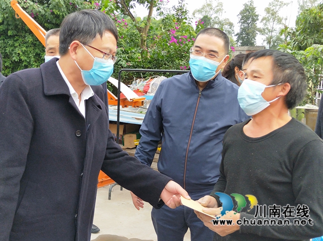 四川省人社厅厅长胡斌到泸县走访调研(图2)