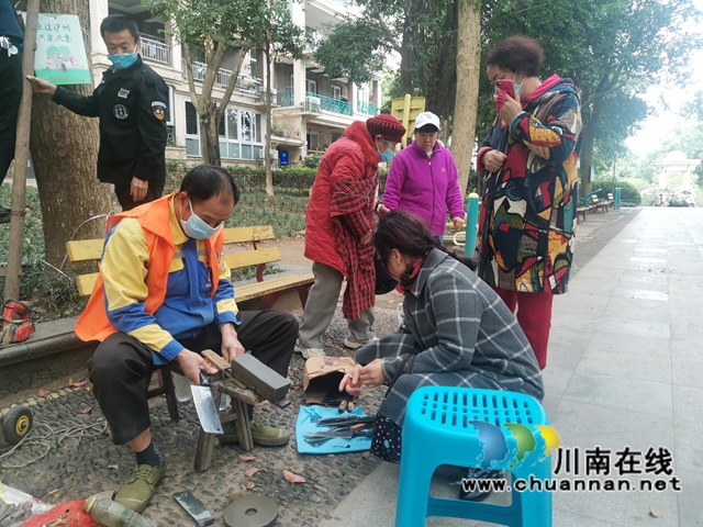四川省第二批城乡社区治理试点项目——红星街道天立社区“便民服务型社区”之“志愿同行 和美天立”志愿服务活动走进小区(图2)