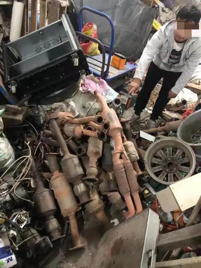 破案!在古蔺盗窃三元催化器的人,被捉斗了!(图2) 破案!在古蔺盗窃三元催化器的人,被捉斗了!(图2)