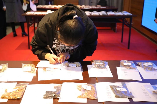 传岐黄经典 展杏林风采|合江县中医医院中药知识竞赛圆满举行(图2) 传岐黄经典 展杏林风采|合江县中医医院中药知识竞赛圆满举行(图2)