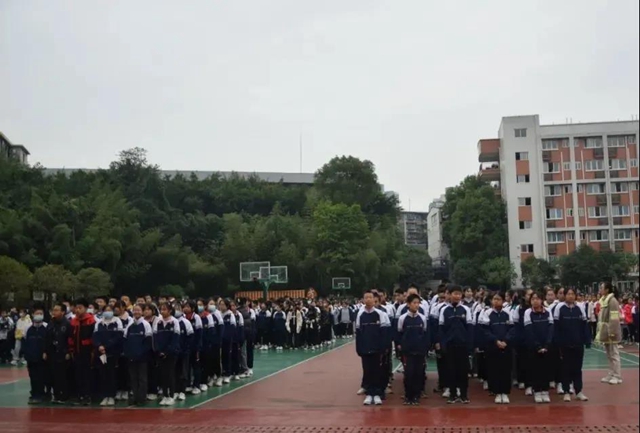 【校园消防安全】防患未然 常抓不懈——泸州十八中消防演练活动(图10) 【校园消防安全】防患未然 常抓不懈——泸州十八中消防演练活动(图10)