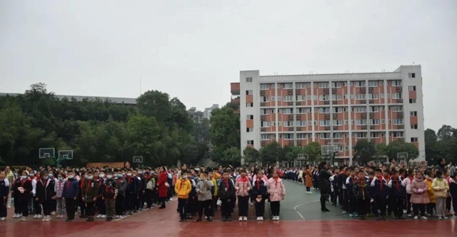 【校园消防安全】防患未然 常抓不懈——泸州十八中消防演练活动(图9) 【校园消防安全】防患未然 常抓不懈——泸州十八中消防演练活动(图9)