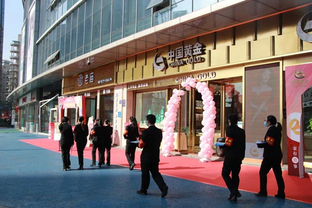 幸福守望者·酒麒麟反电诈 | 江阳法院进公园、商圈，开展反电诈普法宣传活动(图3)