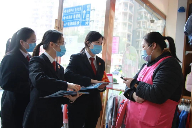 幸福守望者·酒麒麟反电诈 | 江阳法院进公园、商圈，开展反电诈普法宣传活动(图4)